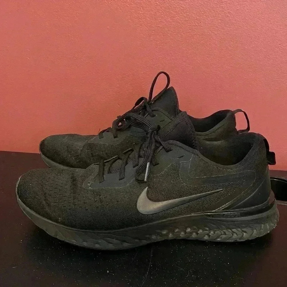 Nike Black Knit Athletic Shoes